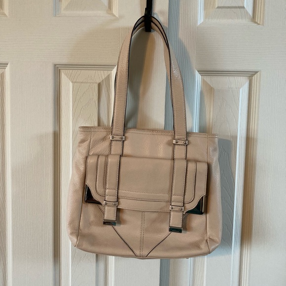 B. Makowsky Beige Leather Shoulder Bag